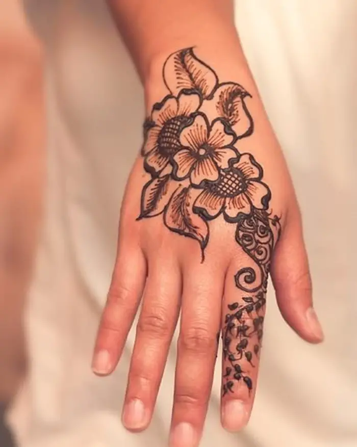 17 Hand Tattoo Design Ideas for Women  Moms Got the Stuff