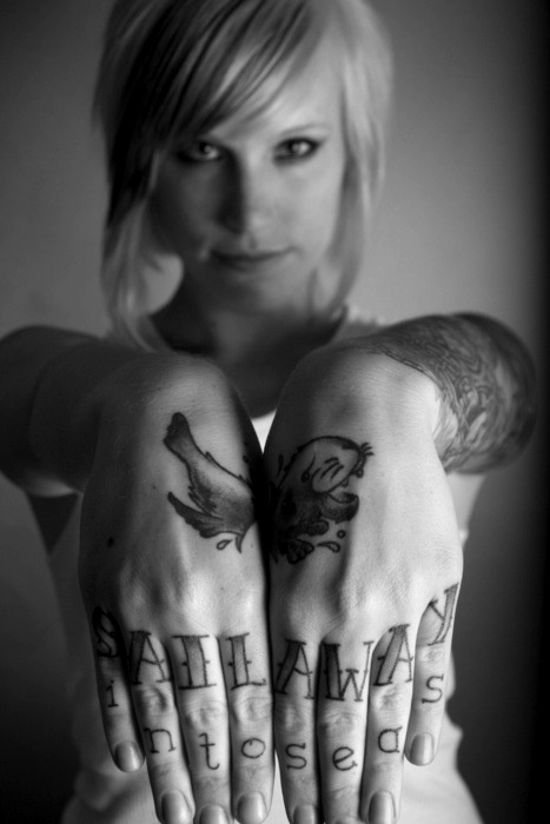 hand-tattoos-for-girls-1