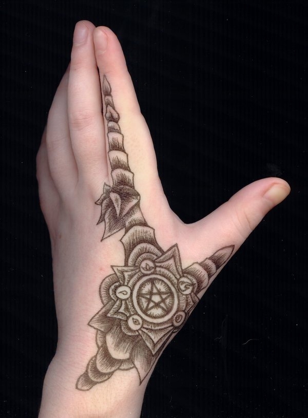 hand-tattoos-for-girls-10