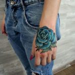 47 Daring Hand Tattoos For Girls To Express Themselves