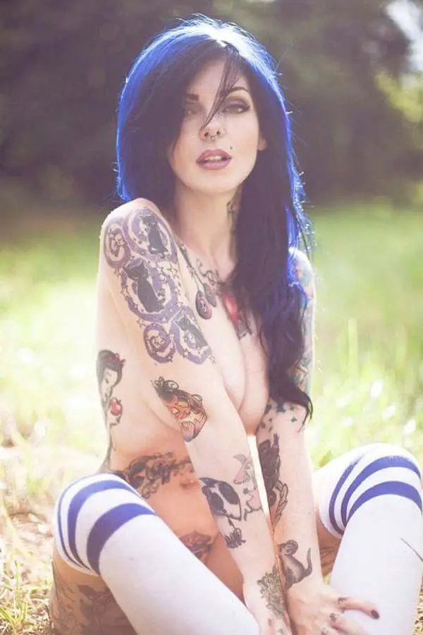 hot-girls-with-tattoos-13