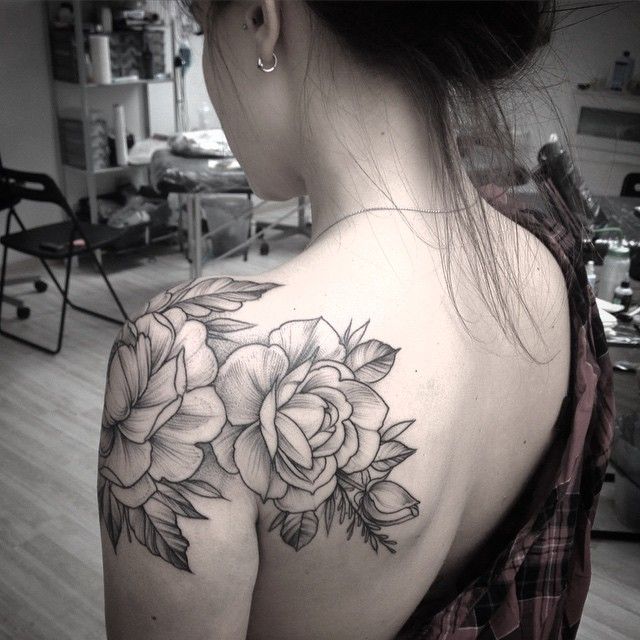 balck and white tattoos of roses on shoulder