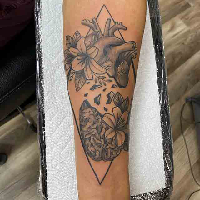 Side-Forearm-Tattoos-For-Women-(2)