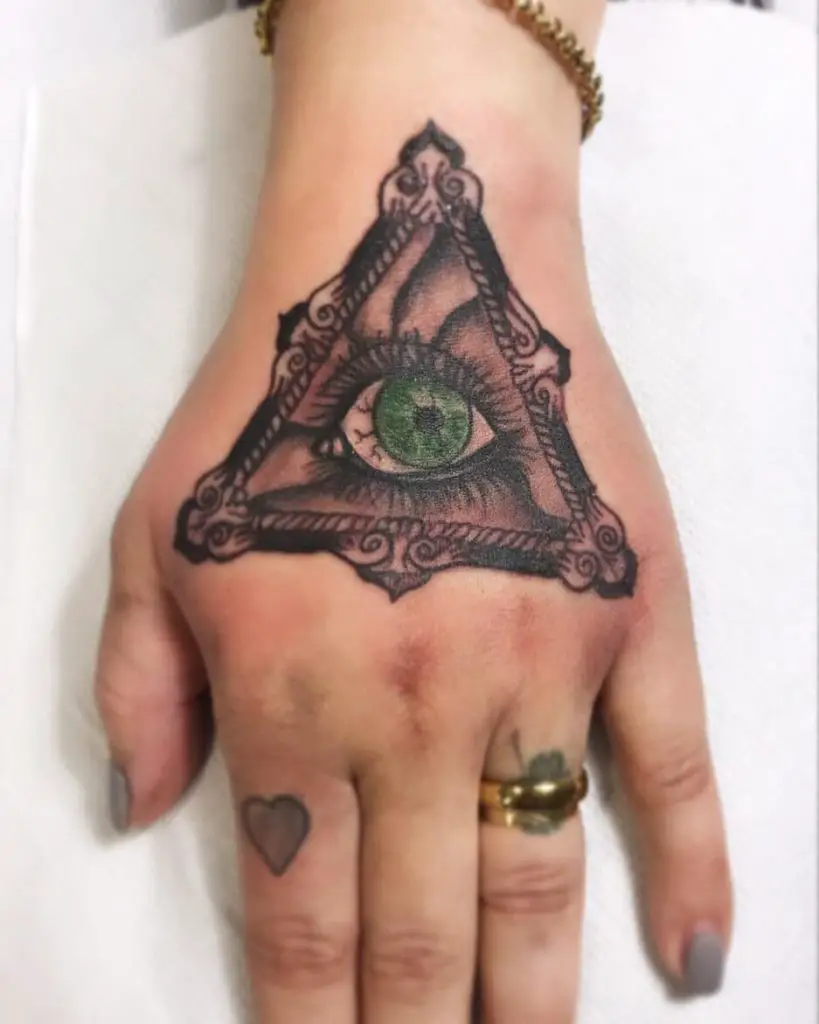 47 Daring Hand Tattoos For Girls To Express Themselves 