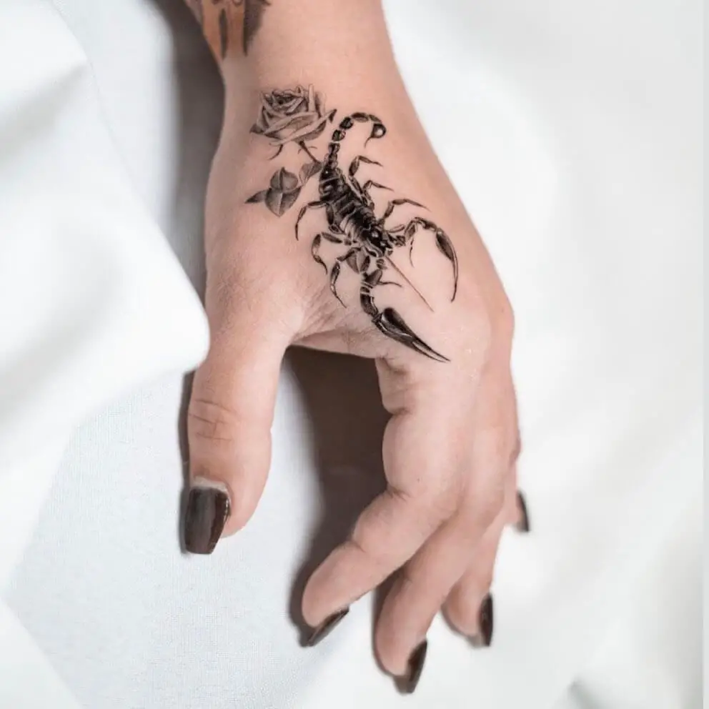 Cool Hand Tattoo Designs For Girls