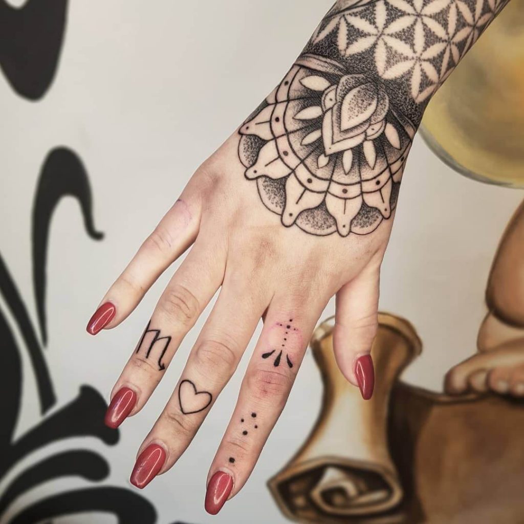 hand tattoos for girls