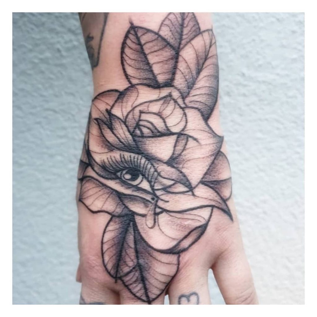 47 Daring Hand Tattoos For Girls To Express Themselves 