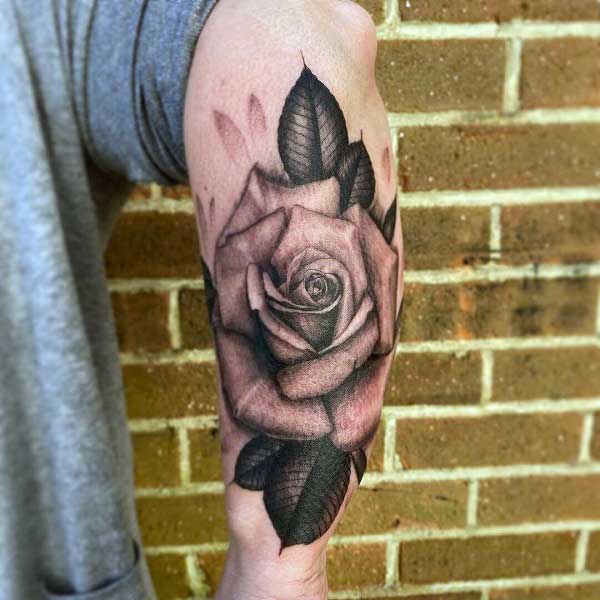 14 Awesome Black Rose Tattoos Worth Seeing