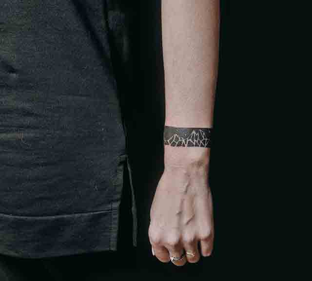 Bracelet-Tattoo-For-Men-Wrist-(1)