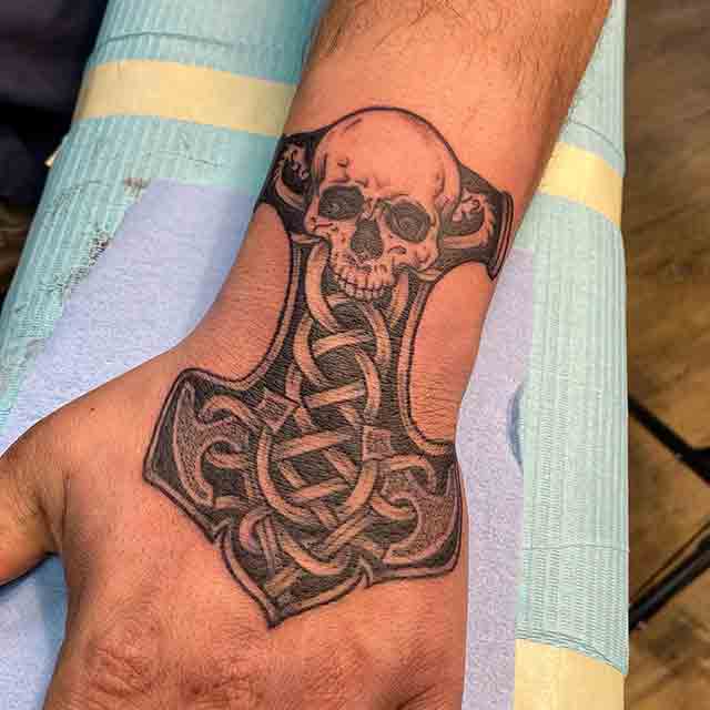 Celtic-Wrist-Tattoos-For-Men-(3)