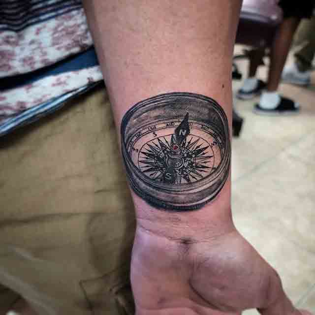 Compass-Wrist-Tattoos-For-Men-(2)