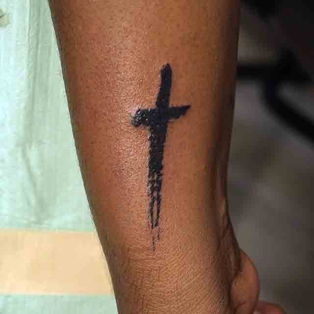Cross-Tattoos-For-Men-Wrist-(2)