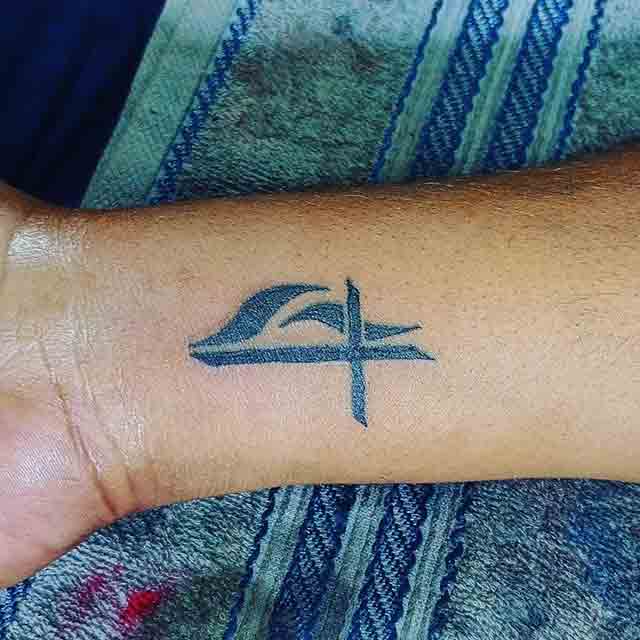Cross-Tattoos-For-Men-Wrist