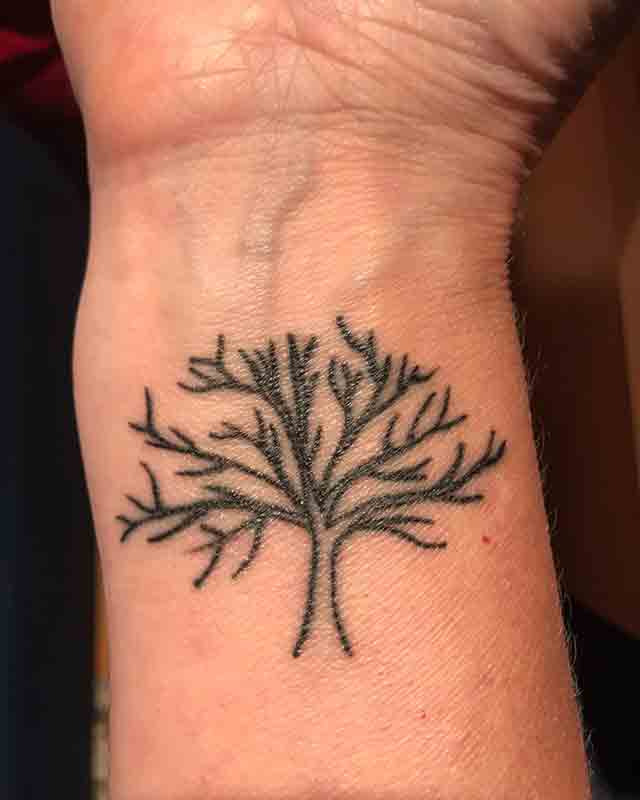 Tree-Wrist-Tattoos-For-Men-(2)