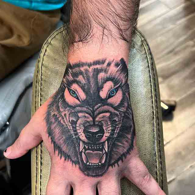 Wolf-Wrist-Tattoos-For-Men-(1)