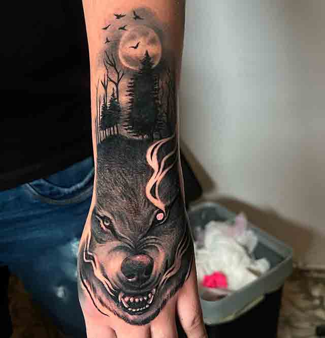 Wolf-Wrist-Tattoos-For-Men-(3)