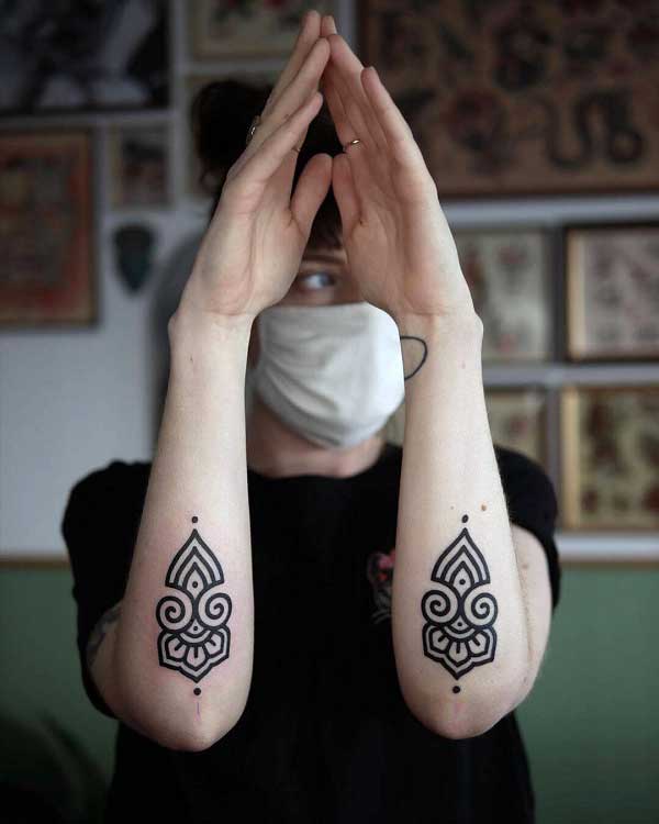 22 Breathtaking Tribal Tattoos For Women To Make The Impression 