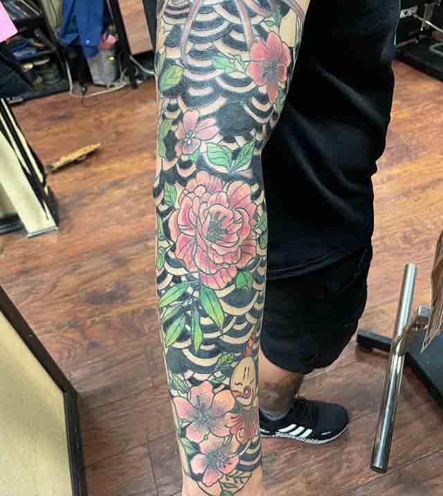 Flower-Sleeve-Tattoo-Ideas-For-Men-(2)