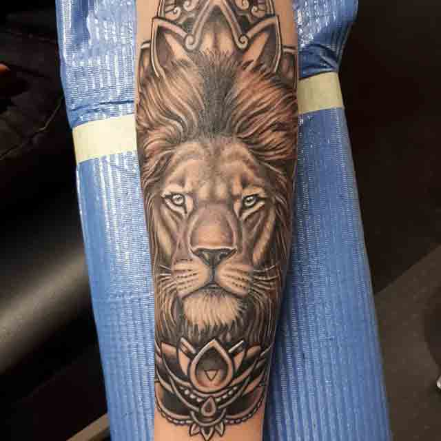 Lion-Sleeve-Tattoos-For-Men-(3)
