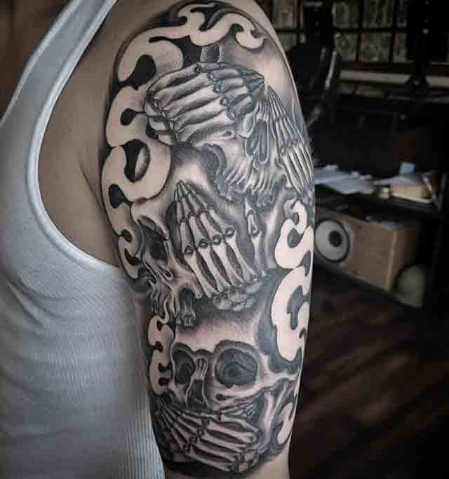 Half-Sleeve-Skull-Tattoos-For-Men-(2)