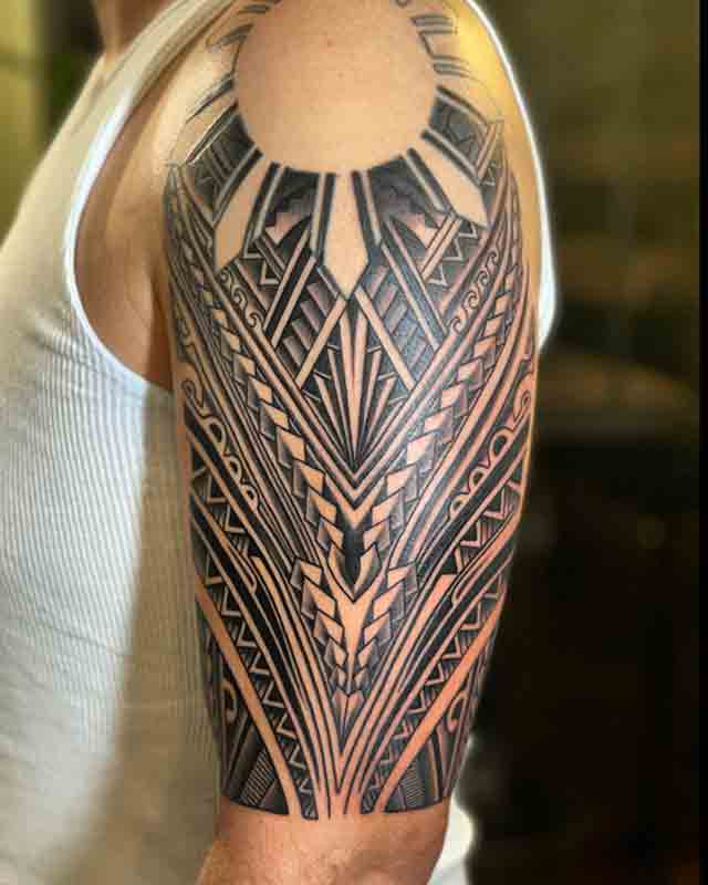 Polynesian-Half-Sleeve-Tattoos-For-Men-(3)
