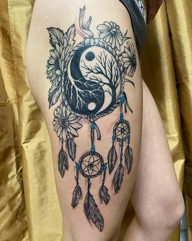 Dream-Catcher-Thigh-Tattoo-(2)