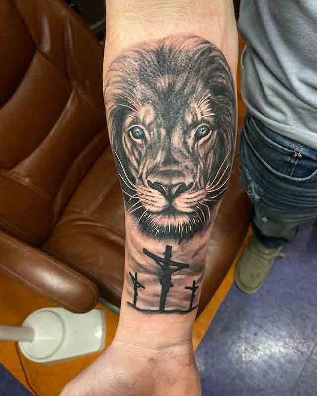Lion-Forearm-Tattoos-For-Men-(1)