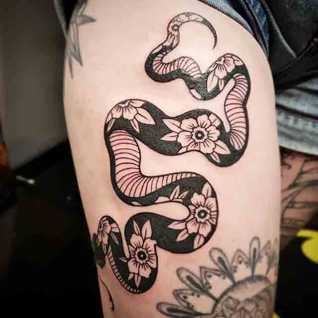Snake-Thigh-Tattoos-(3)