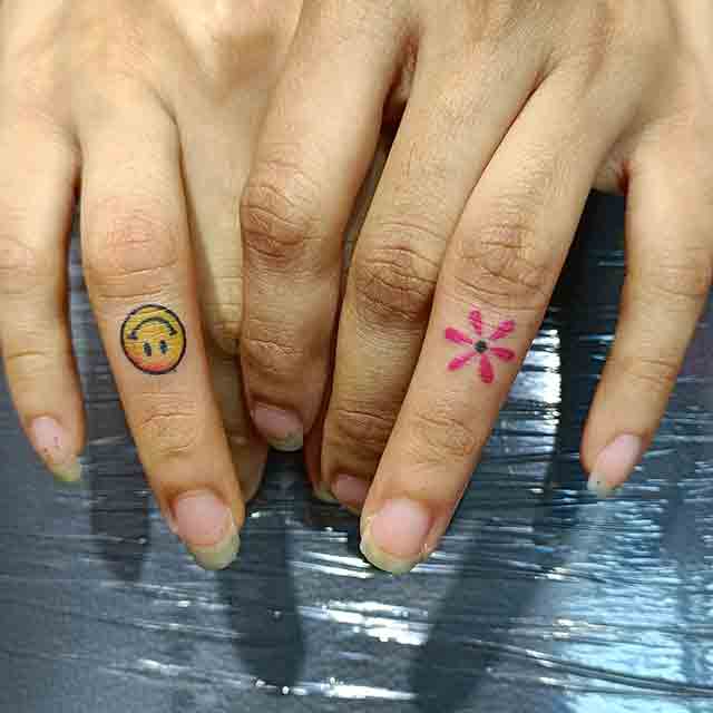 3d-Tattoos-For-Women-On-The-Finger-(3)