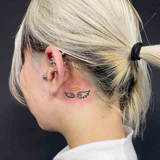 35 Minimalists Behind the Ear Tattoo Ideas Trendy Designs