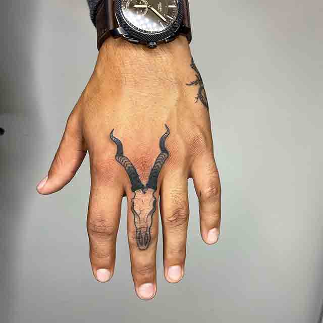 Animal-Finger-Tattoos-For-Men-(3)