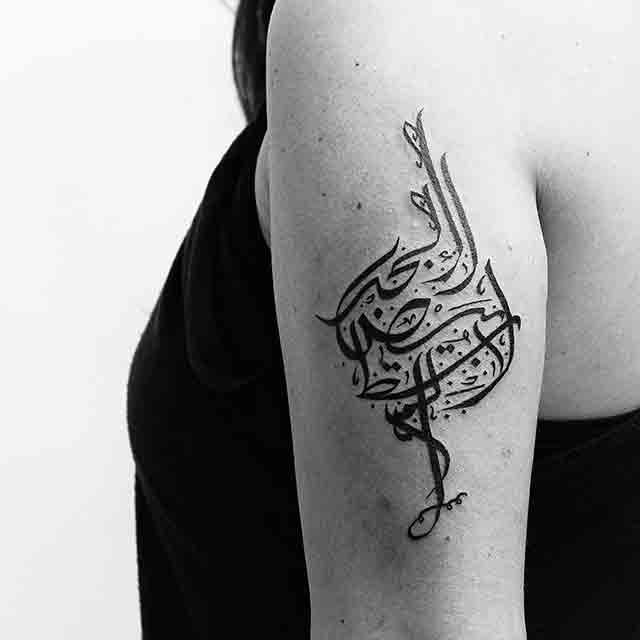 Arabic-Tattoos-On-Women-(2)