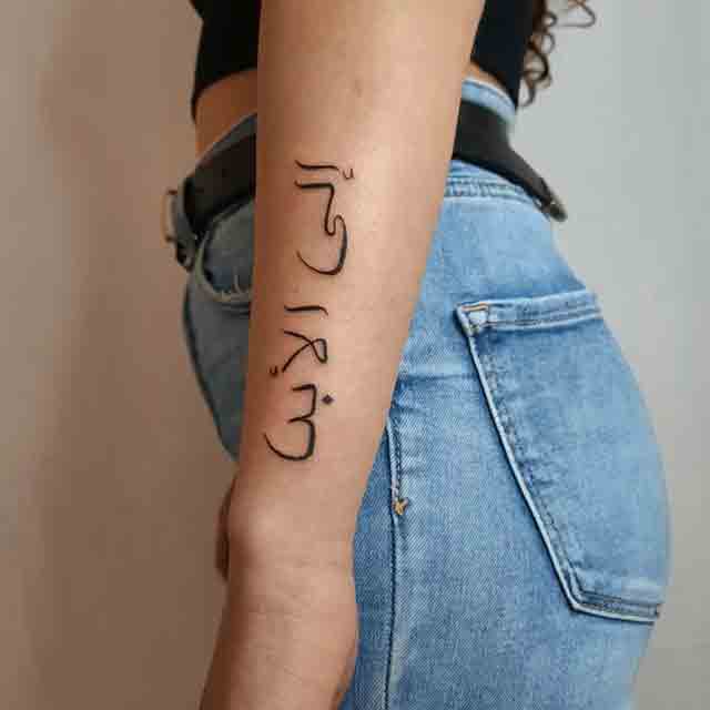 Arabic-Tattoos-On-Women-(3)