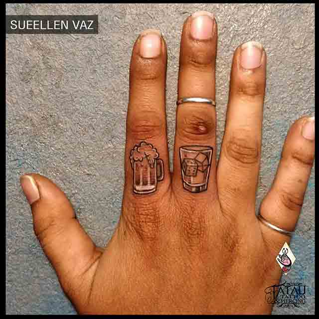 Cool-Finger-Tattoos-For-Men-(1)