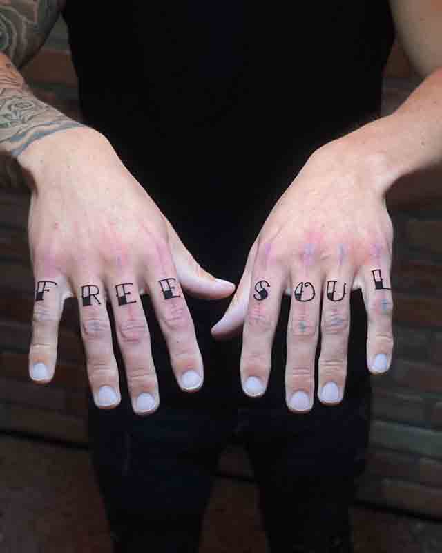 Cool-Finger-Tattoos-For-Men-(3)