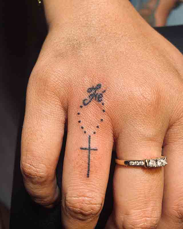 Cross-Small-Finger-Tattoos-For-Men-(1)