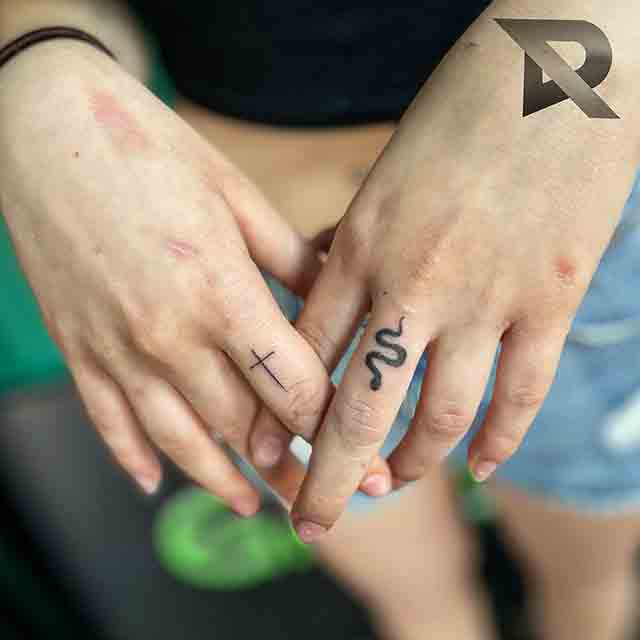 Cross-Tattoos-for-women-on-finger-(3)