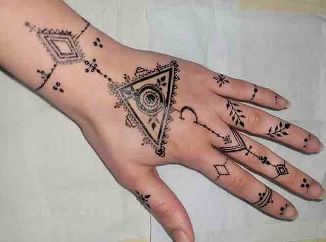 Cute-Arabic-Tattoo-(1)