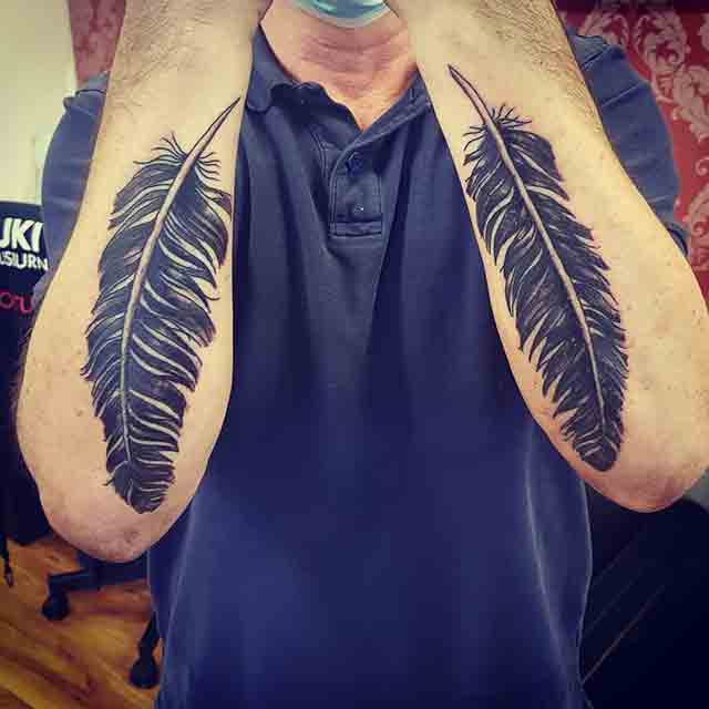Dave-grohl-Feather-Tattoo-(1)