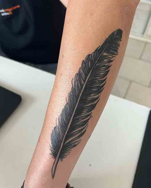 Dave-grohl-Feather-Tattoo-(3)