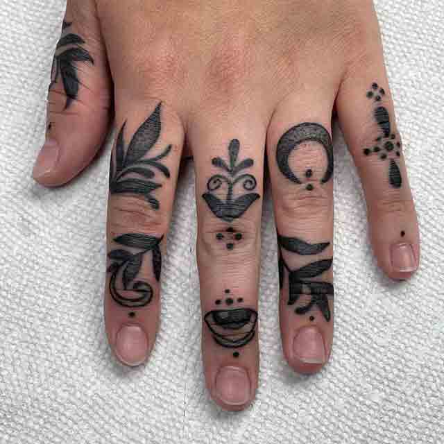 Decorative-Finger-Tattoos-For-Women-(1)