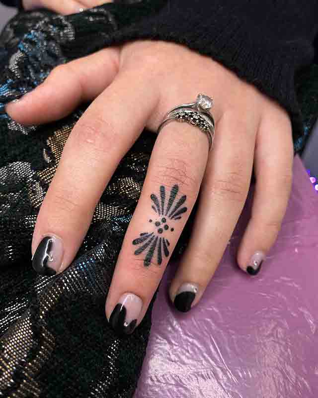 Decorative-Finger-Tattoos-For-Women-(2)