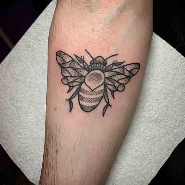 Dotwork-Bee-Tattoo-(2)