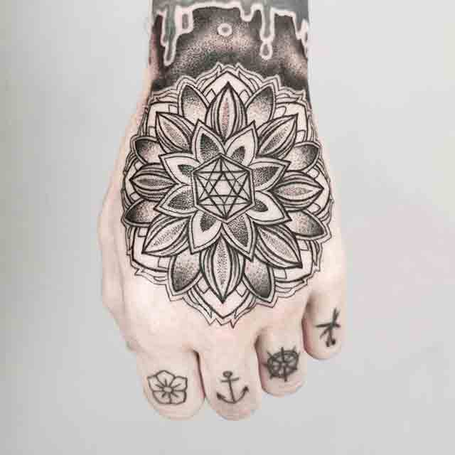 Dotwork-Hand-Tattoo-(3)