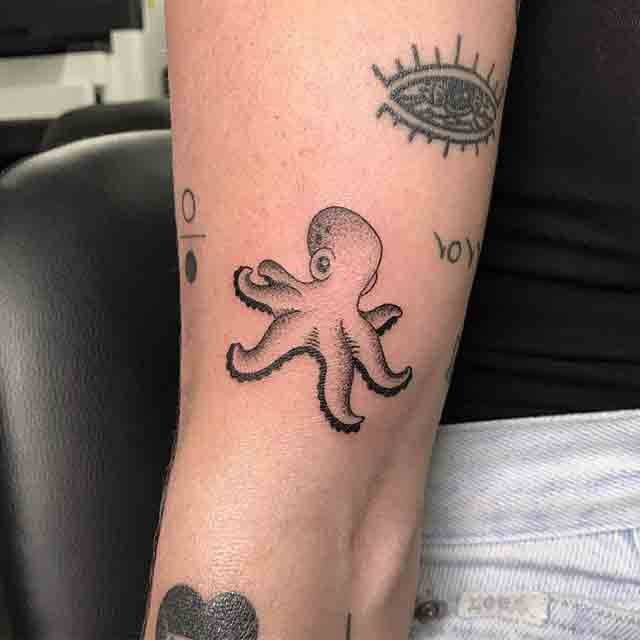 Dotwork-Octopus-Tattoo-(1)