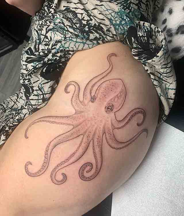 Dotwork-Octopus-Tattoo-(3)