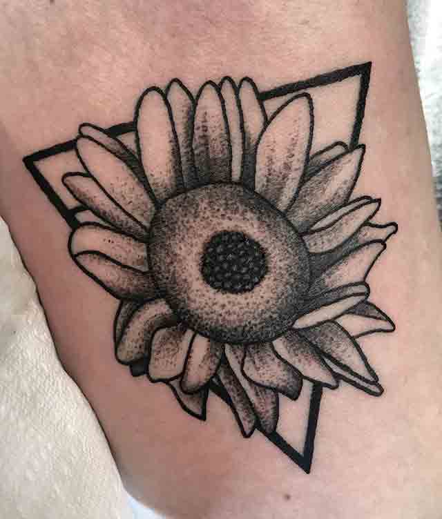 Dotwork-Sunflower-Tattoo-(1)