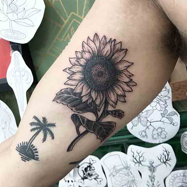 Dotwork-Sunflower-Tattoo-(3)