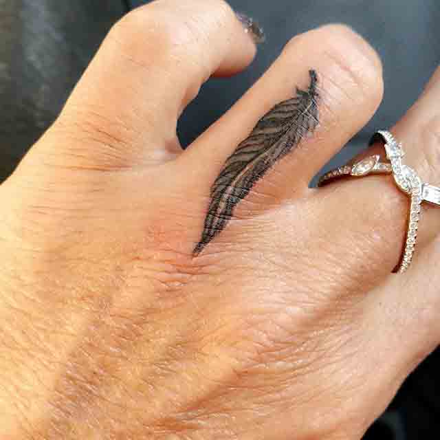 Feather-Finger-Tattoo-(3)