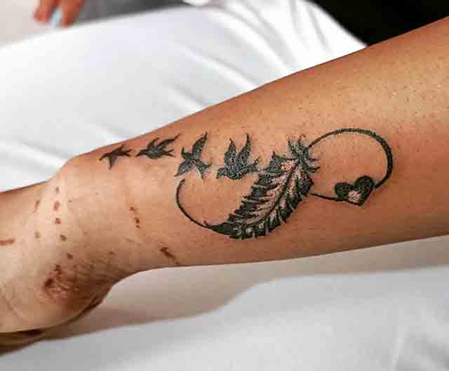Feather-Tattoo-On-Hand-(3)